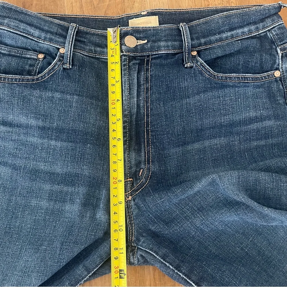 MOTHER The Insider Crop Step Fray in size 30
GIRL CRUSH - Picture 13 of 14